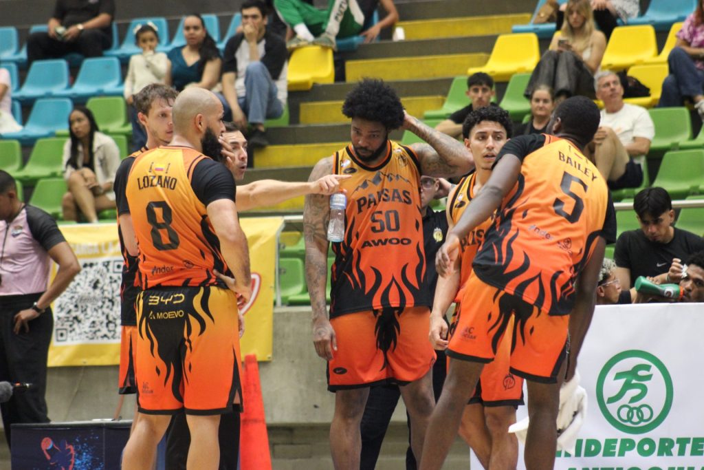 Paisas gana con autoridad